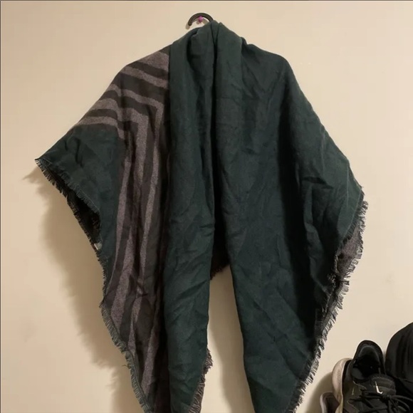 Bluenotes Thick Blanket Scarf - Picture 4 of 4